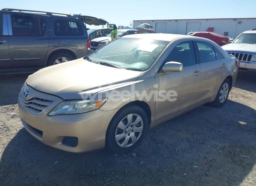Photo 2 of 2011 Toyota Camry (VIN 4T1BF3EKXBU679821)