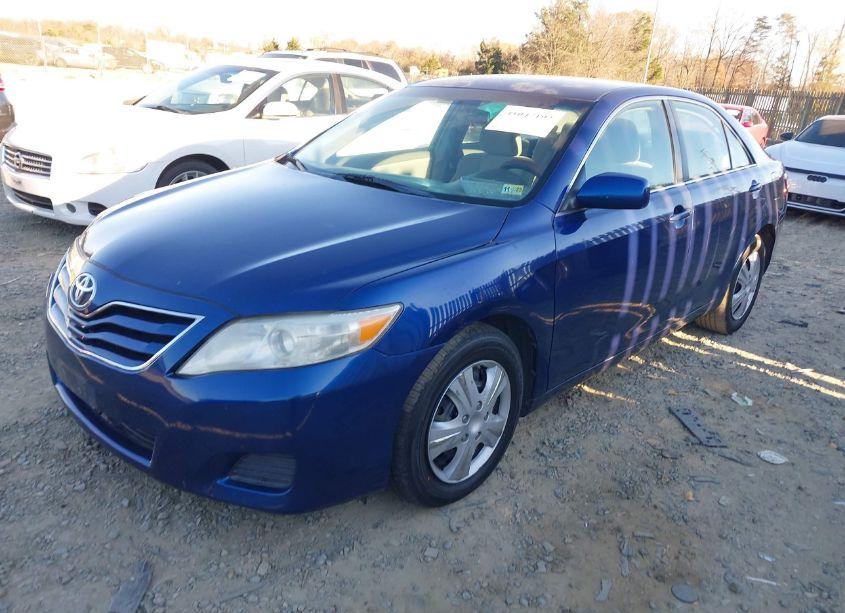 Photo 2 of 2011 Toyota Camry LE (VIN 4T1BF3EKXBU684047)