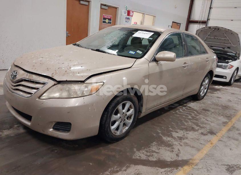Photo 2 of 2011 Toyota Camry LE (VIN 4T1BF3EKXBU688518)