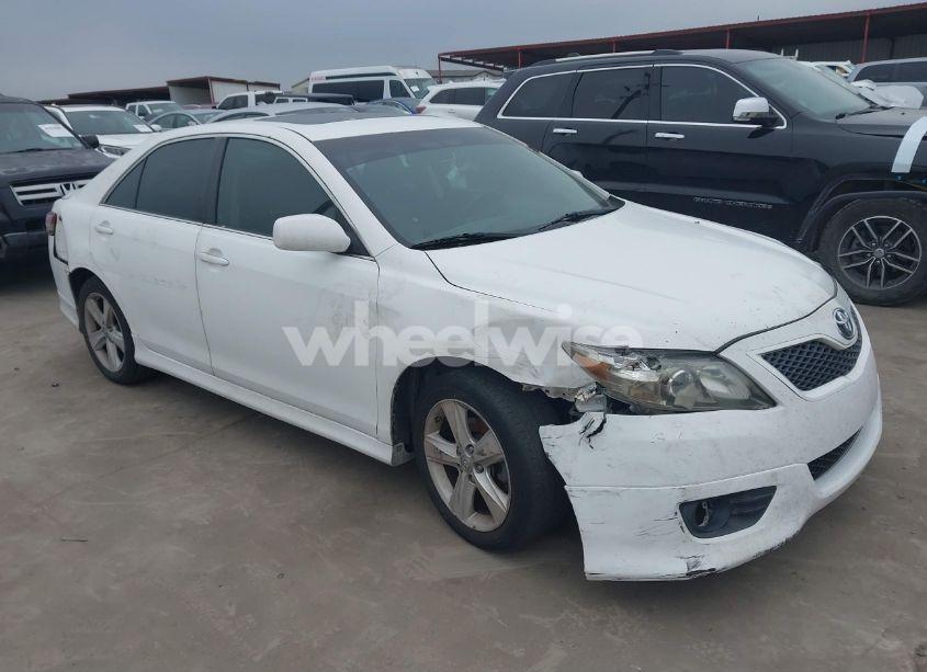 2011 Toyota Camry SE (VIN 4T1BF3EKXBU700022) main photo