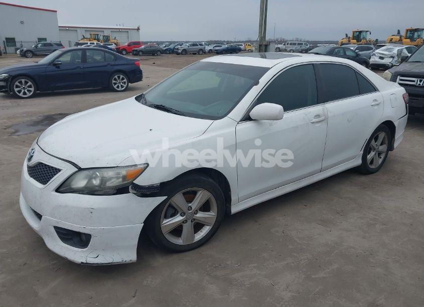 Photo 2 of 2011 Toyota Camry SE (VIN 4T1BF3EKXBU700022)