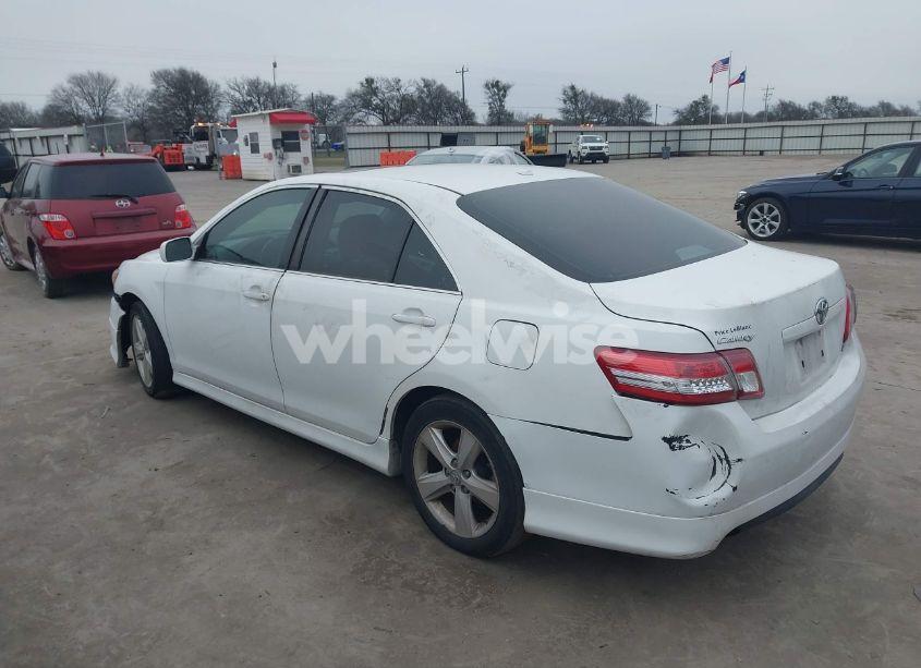 Photo 3 of 2011 Toyota Camry SE (VIN 4T1BF3EKXBU700022)