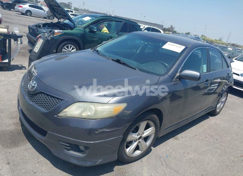Photo 2 of 2011 Toyota Camry SE (VIN 4T1BF3EKXBU709996)