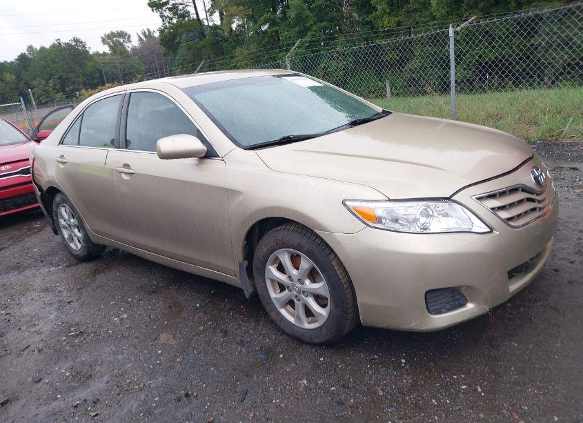 2011 Toyota Camry LE (VIN 4T1BF3EKXBU712333) main photo