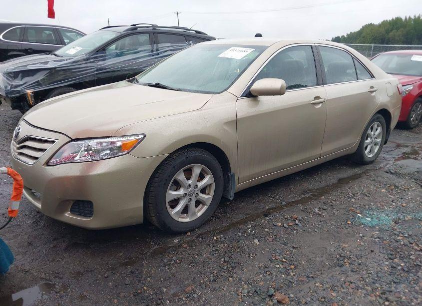 Photo 2 of 2011 Toyota Camry LE (VIN 4T1BF3EKXBU712333)
