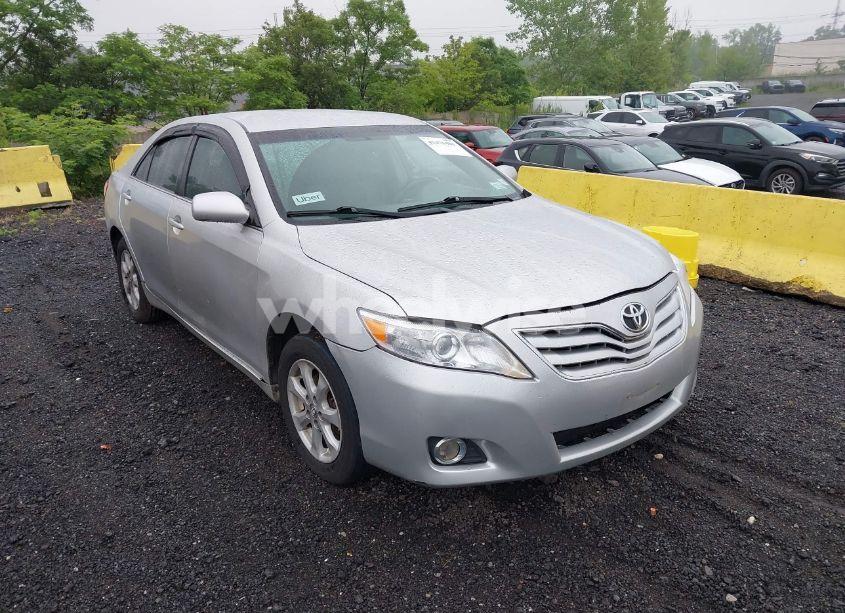 2011 Toyota Camry LE (VIN 4T1BF3EKXBU751438) main photo