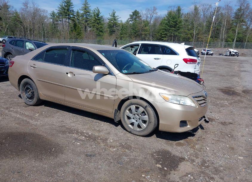 2011 Toyota Camry LE (VIN 4T1BF3EKXBU764478) main photo