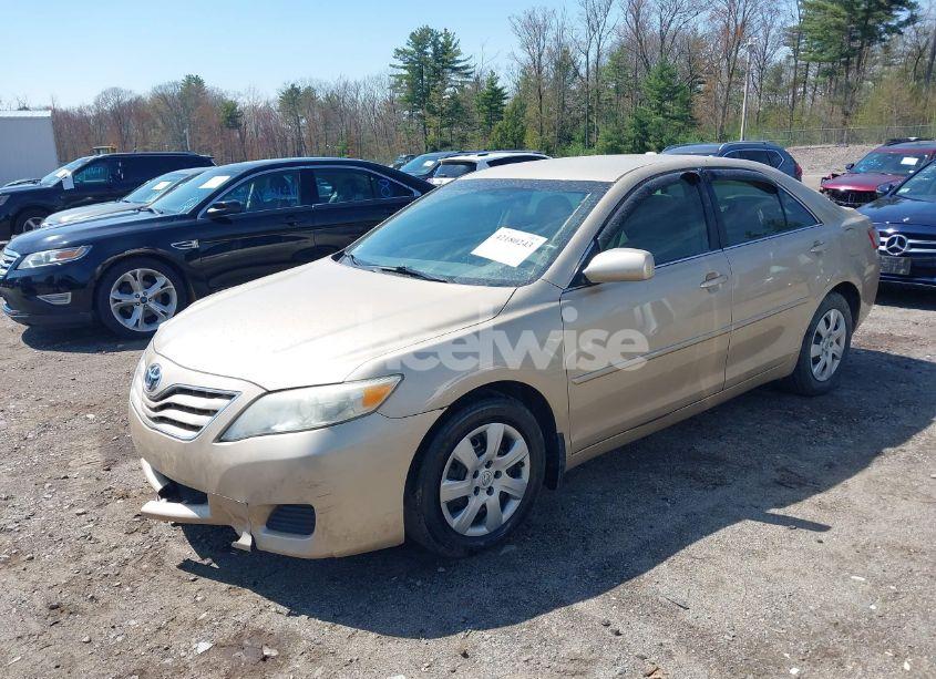 Photo 2 of 2011 Toyota Camry LE (VIN 4T1BF3EKXBU764478)