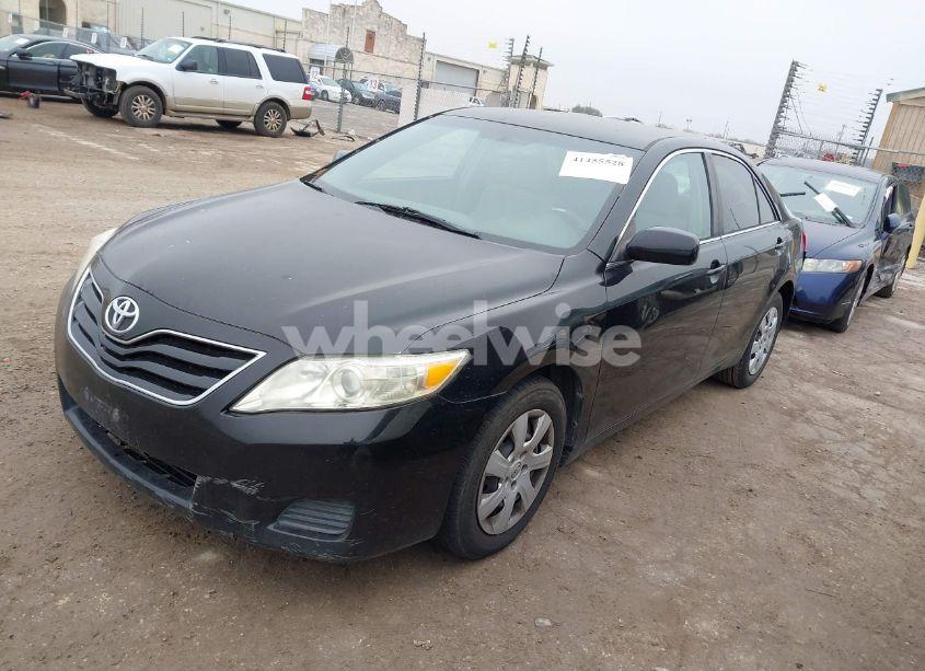 Photo 2 of 2011 Toyota Camry LE (VIN 4T1BF3EKXBU772998)
