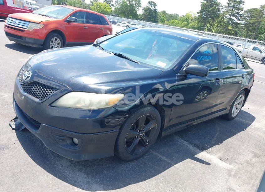 Photo 2 of 2011 Toyota Camry SE (VIN 4T1BF3EKXBU777165)