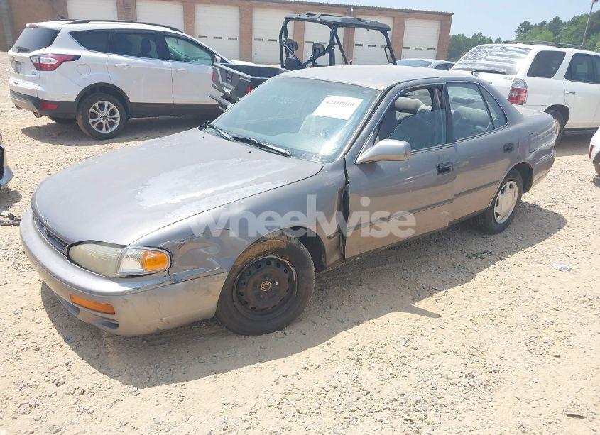 Photo 2 of 1996 Toyota Camry DX/LE/XLE (VIN 4T1BG12K4TU689073)