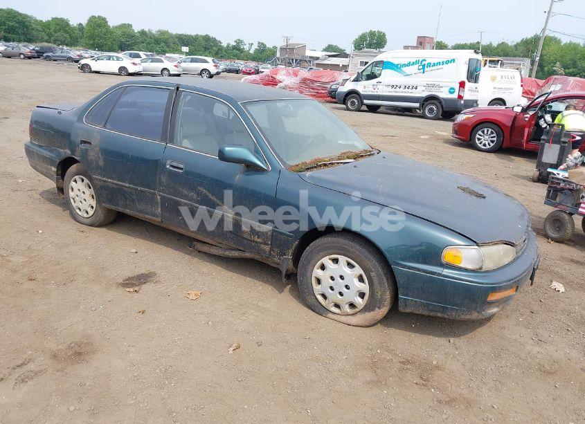 1996 Toyota Camry DX/LE/XLE (VIN 4T1BG12K4TU724923) main photo