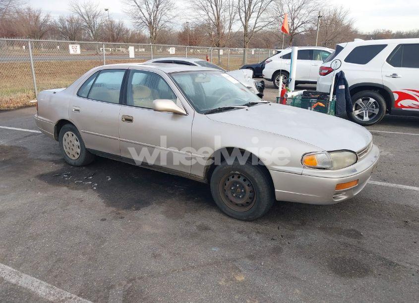1996 Toyota Camry DX/LE/XLE (VIN 4T1BG12K4TU792980) main photo