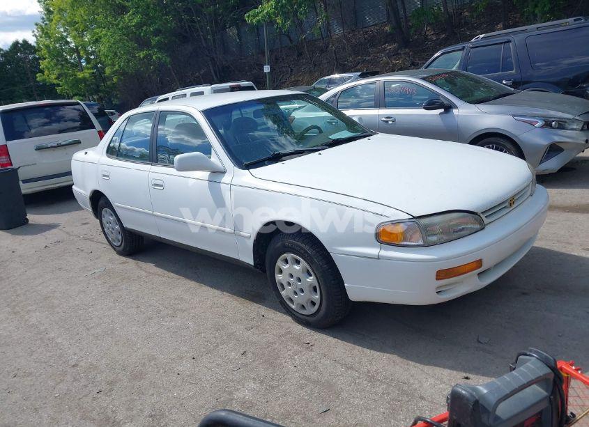 1996 Toyota Camry DX/LE/XLE (VIN 4T1BG12K6TU770639) main photo