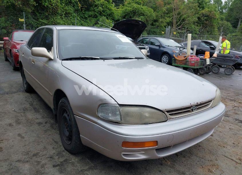 1996 Toyota Camry DX/LE/XLE (VIN 4T1BG12K6TU807284) main photo
