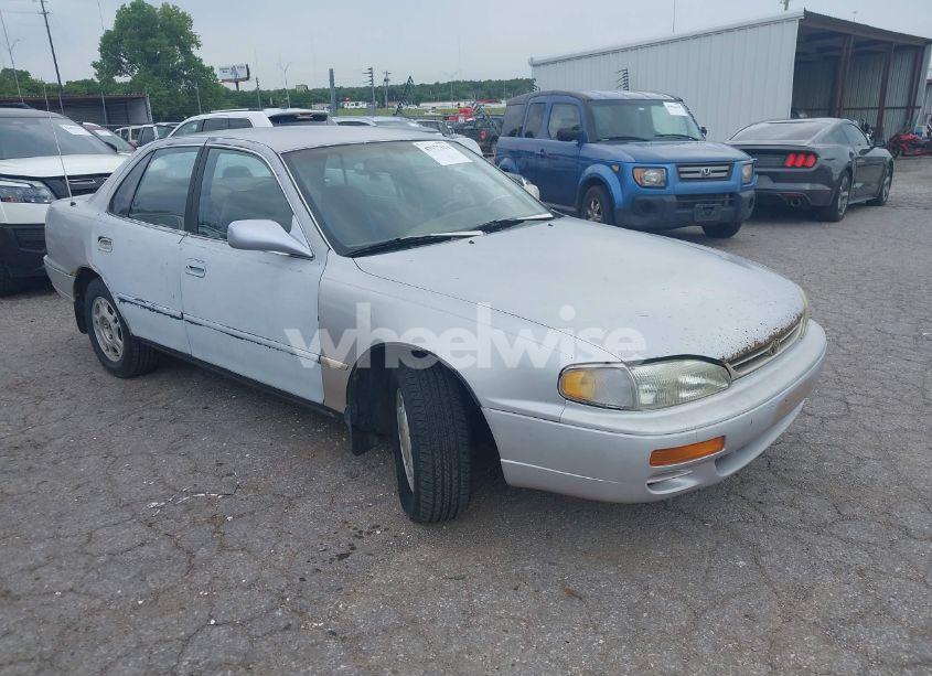 1996 Toyota Camry DX/LE/XLE (VIN 4T1BG12KXTU780722) main photo