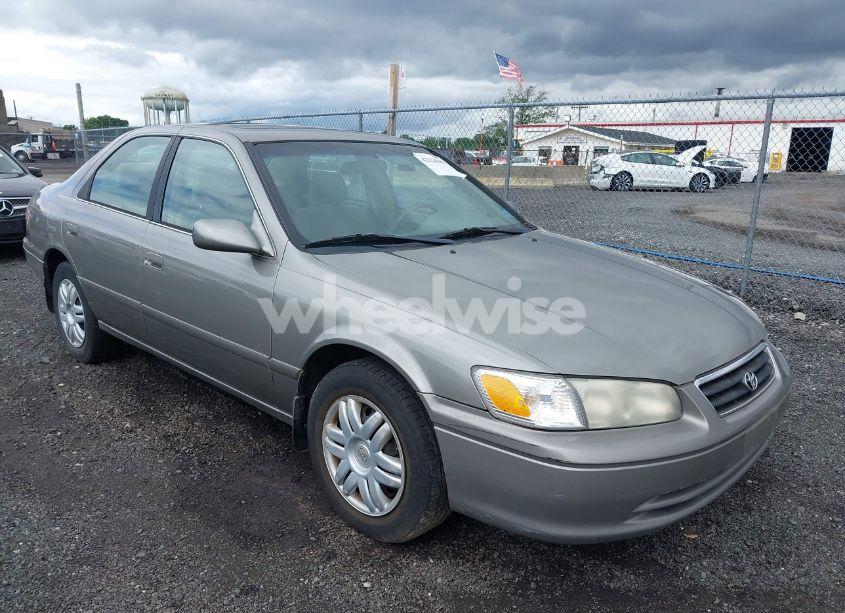 2001 Toyota Camry CE/LE/XLE (VIN 4T1BG22K01U028448) main photo