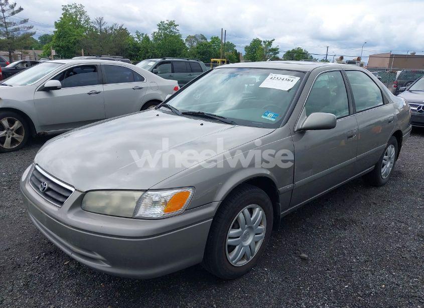 Photo 2 of 2001 Toyota Camry CE/LE/XLE (VIN 4T1BG22K01U028448)