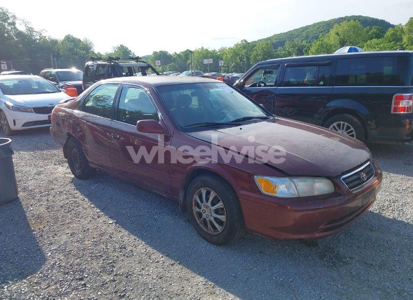 2001 Toyota Camry LE (VIN 4T1BG22K01U043600) main photo
