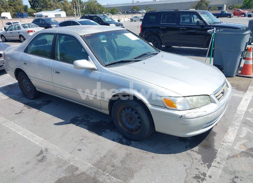 2001 Toyota Camry LE (VIN 4T1BG22K01U101673) main photo