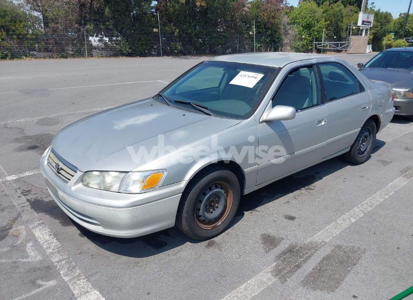 Photo 2 of 2001 Toyota Camry LE (VIN 4T1BG22K01U101673)