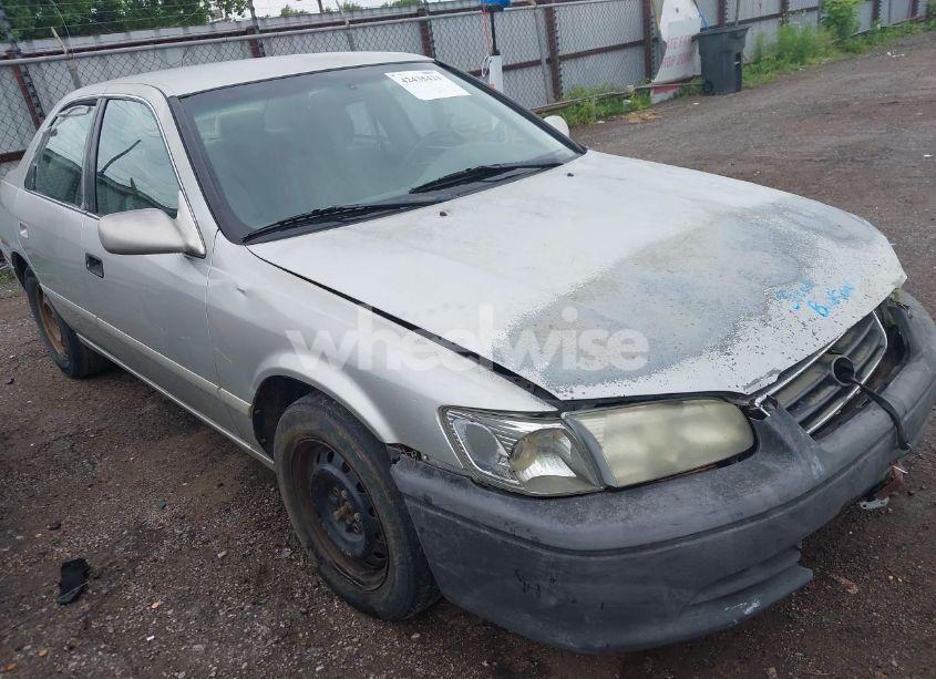 2001 Toyota Camry CE (VIN 4T1BG22K01U105416) main photo