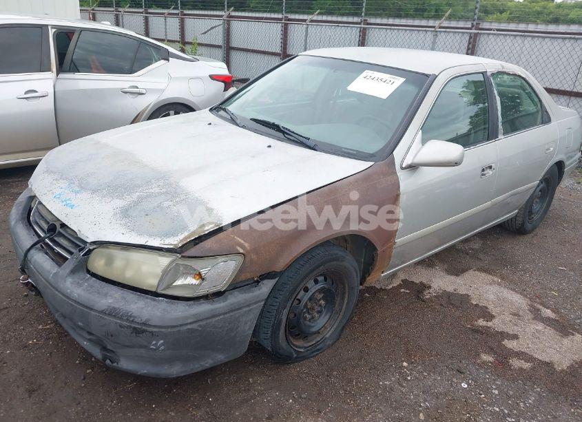 Photo 2 of 2001 Toyota Camry CE (VIN 4T1BG22K01U105416)