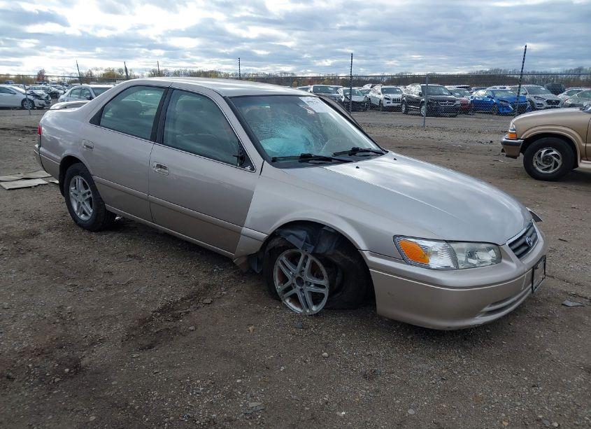 2001 Toyota Camry LE (VIN 4T1BG22K01U110437) main photo