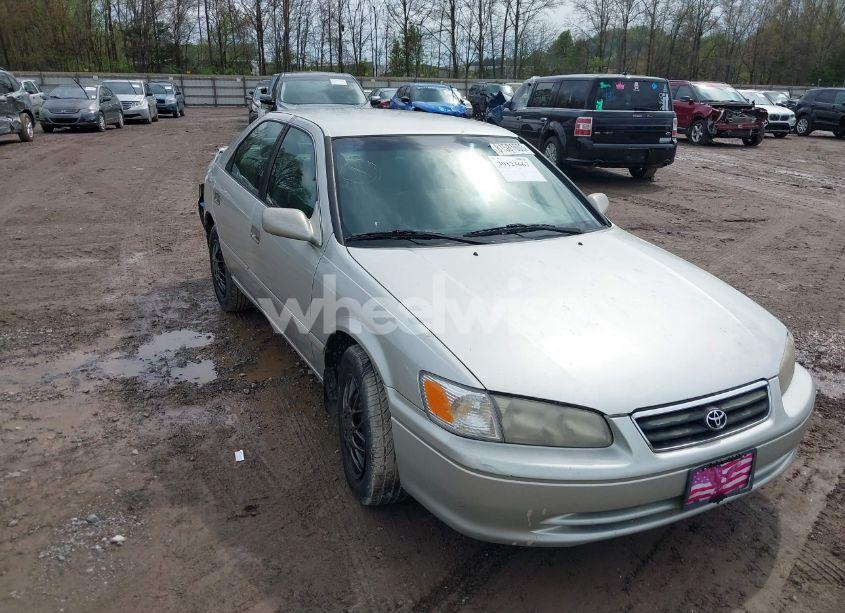 2001 Toyota Camry LE (VIN 4T1BG22K01U769411) main photo