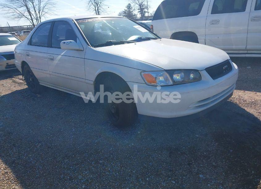 2001 Toyota Camry CE (VIN 4T1BG22K01U775645) main photo