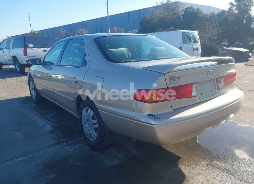 Photo 3 of 2001 Toyota Camry LE (VIN 4T1BG22K01U779937)