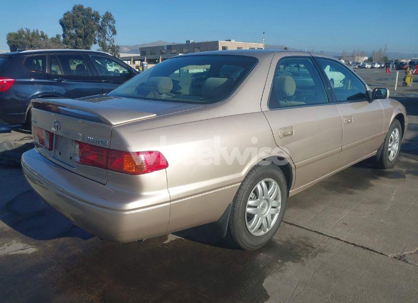 Photo 4 of 2001 Toyota Camry LE (VIN 4T1BG22K01U779937)