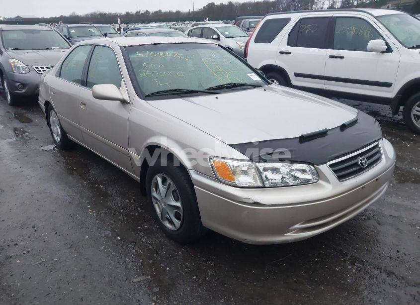 2001 Toyota Camry CE (VIN 4T1BG22K01U847704) main photo