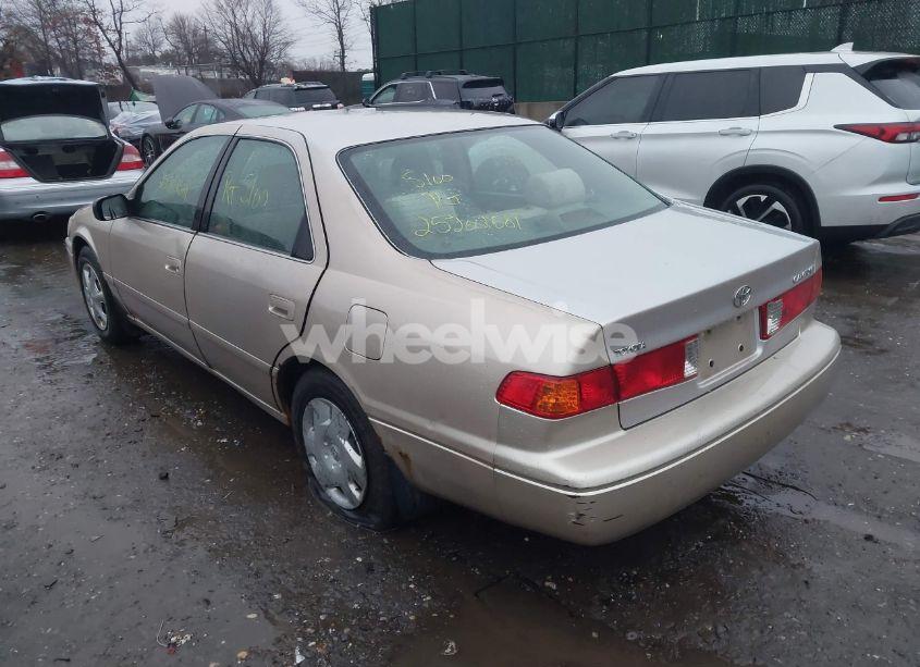 Photo 3 of 2001 Toyota Camry CE (VIN 4T1BG22K01U847704)