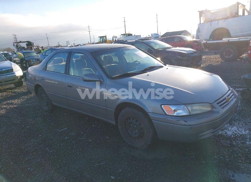 1997 Toyota Camry LE (VIN 4T1BG22K0VU019383) main photo