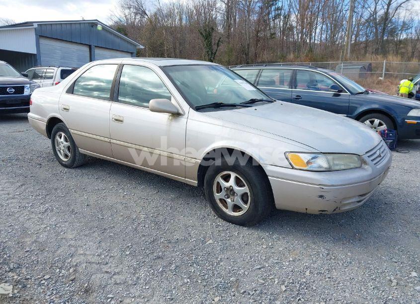 1997 Toyota Camry LE (VIN 4T1BG22K0VU097548) main photo