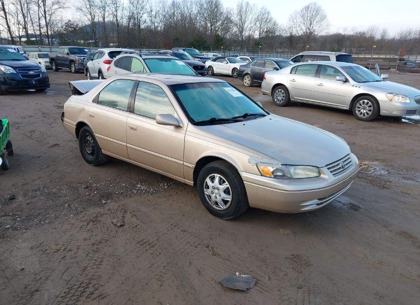 1997 Toyota Camry LE (VIN 4T1BG22K0VU168165) main photo