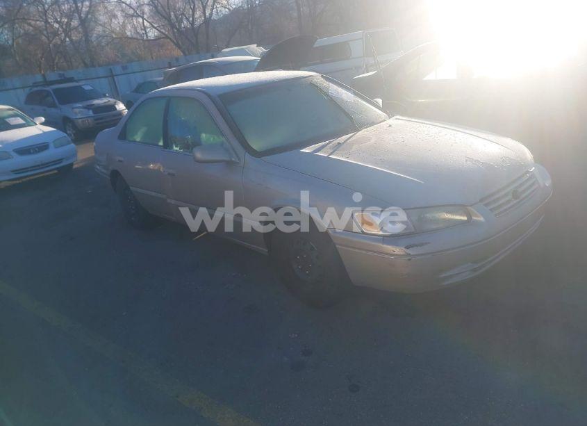 1997 Toyota Camry LE (VIN 4T1BG22K0VU805622) main photo