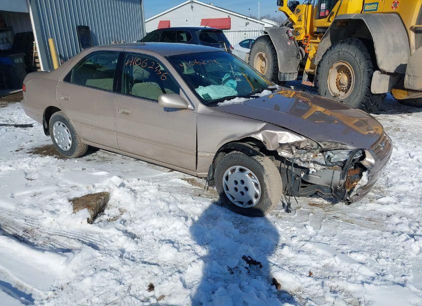 1997 Toyota Camry XLE (VIN 4T1BG22K0VU808729) main photo