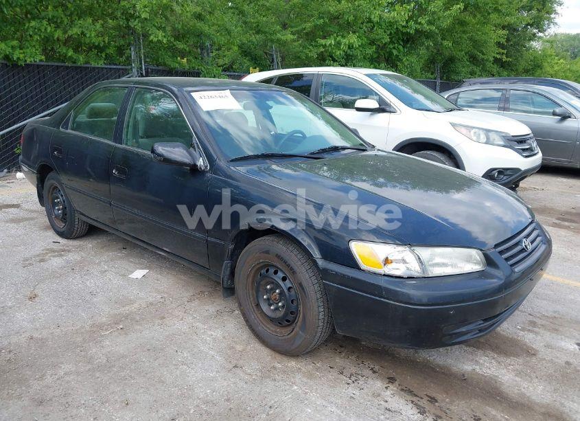 1997 Toyota Camry LE (VIN 4T1BG22K0VU811680) main photo