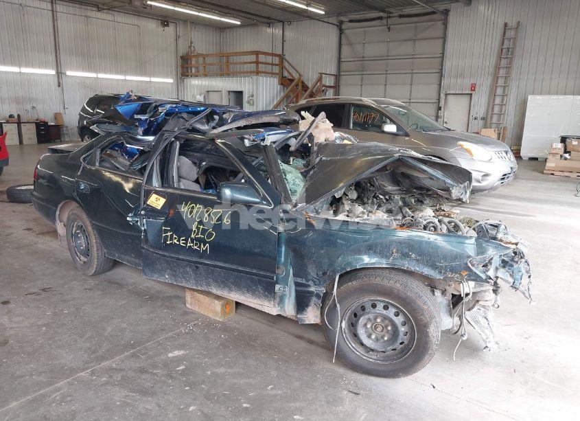 1998 Toyota Camry LE (VIN 4T1BG22K0WU249412) main photo