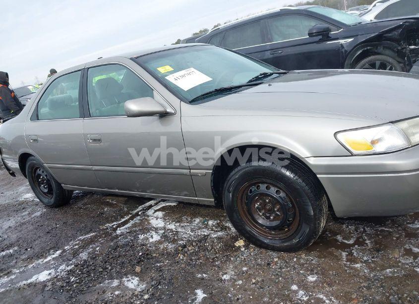 Photo 13 of 1998 Toyota Camry LE (VIN 4T1BG22K0WU295418)