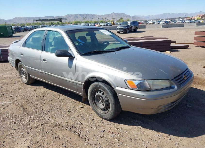 1998 Toyota Camry LE (VIN 4T1BG22K0WU352118) main photo