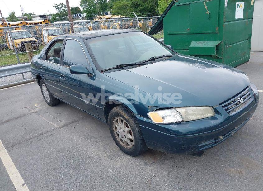1998 Toyota Camry LE (VIN 4T1BG22K0WU372241) main photo