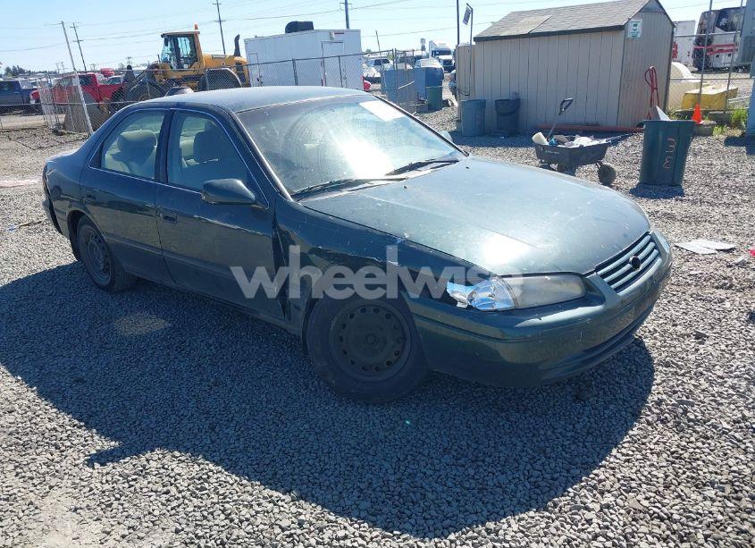 1999 Toyota Camry CE (VIN 4T1BG22K0XU444556) main photo
