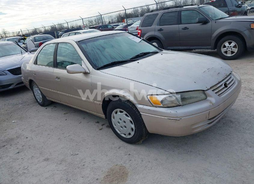 1999 Toyota Camry LE (VIN 4T1BG22K0XU519627) main photo