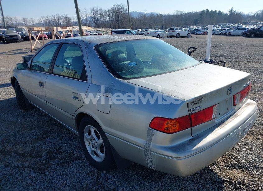 Photo 3 of 2000 Toyota Camry LE (VIN 4T1BG22K0YU648159)