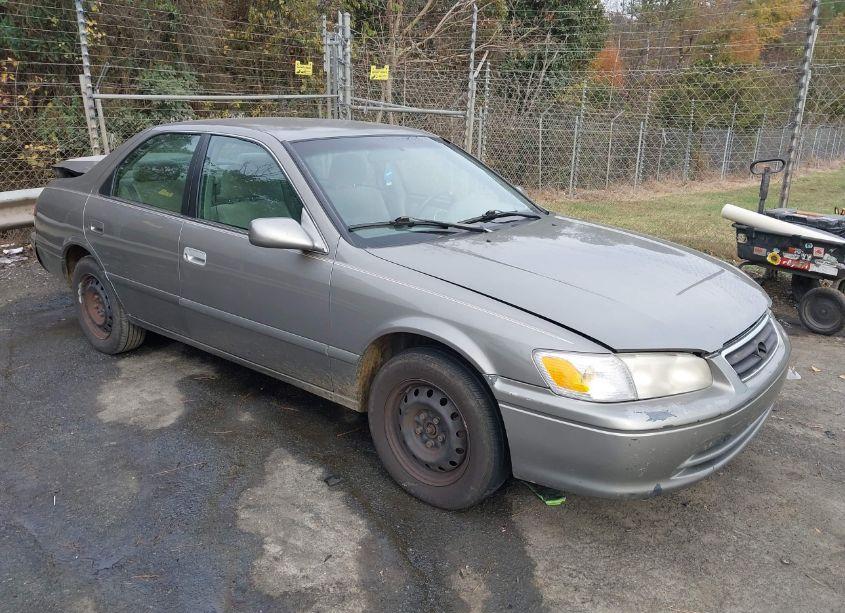 2000 Toyota Camry LE (VIN 4T1BG22K0YU658111) main photo