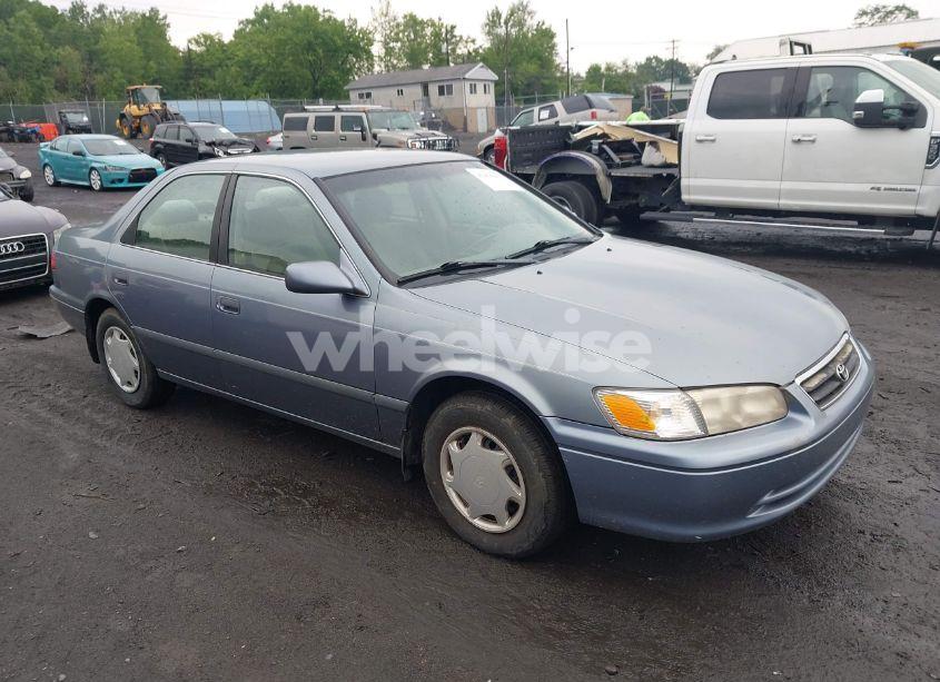 2000 Toyota Camry CE (VIN 4T1BG22K0YU671327) main photo