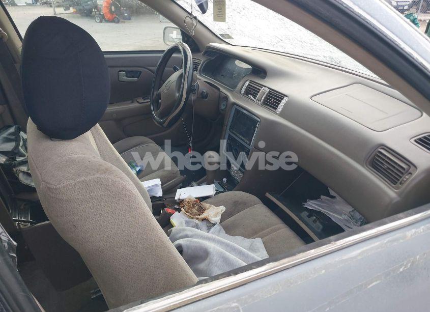 Photo 5 of 2000 Toyota Camry LE (VIN 4T1BG22K0YU731106)